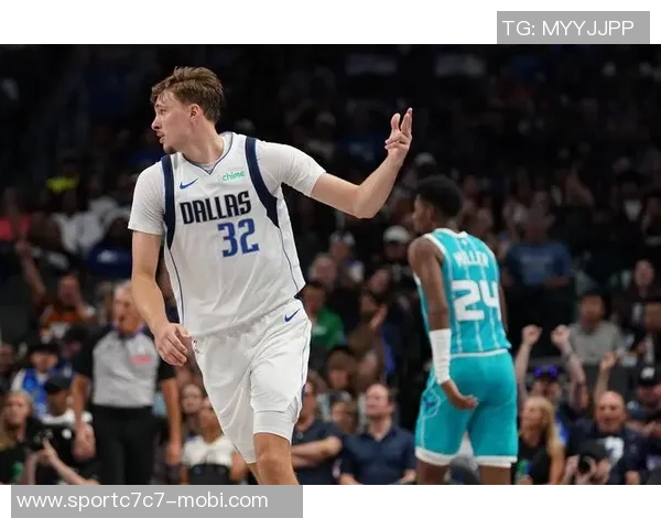 弗拉格称赞浓眉对球队的重要性享受与他无球配合的乐趣